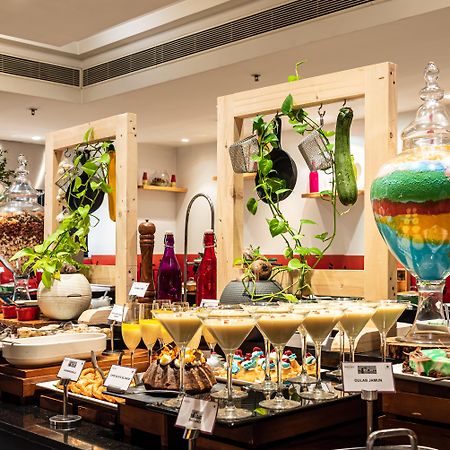 Mercure Hyderabad Kcp Banjara Hills, An Accor Hotel Exteriér fotografie A dessert buffet at a hotel in India