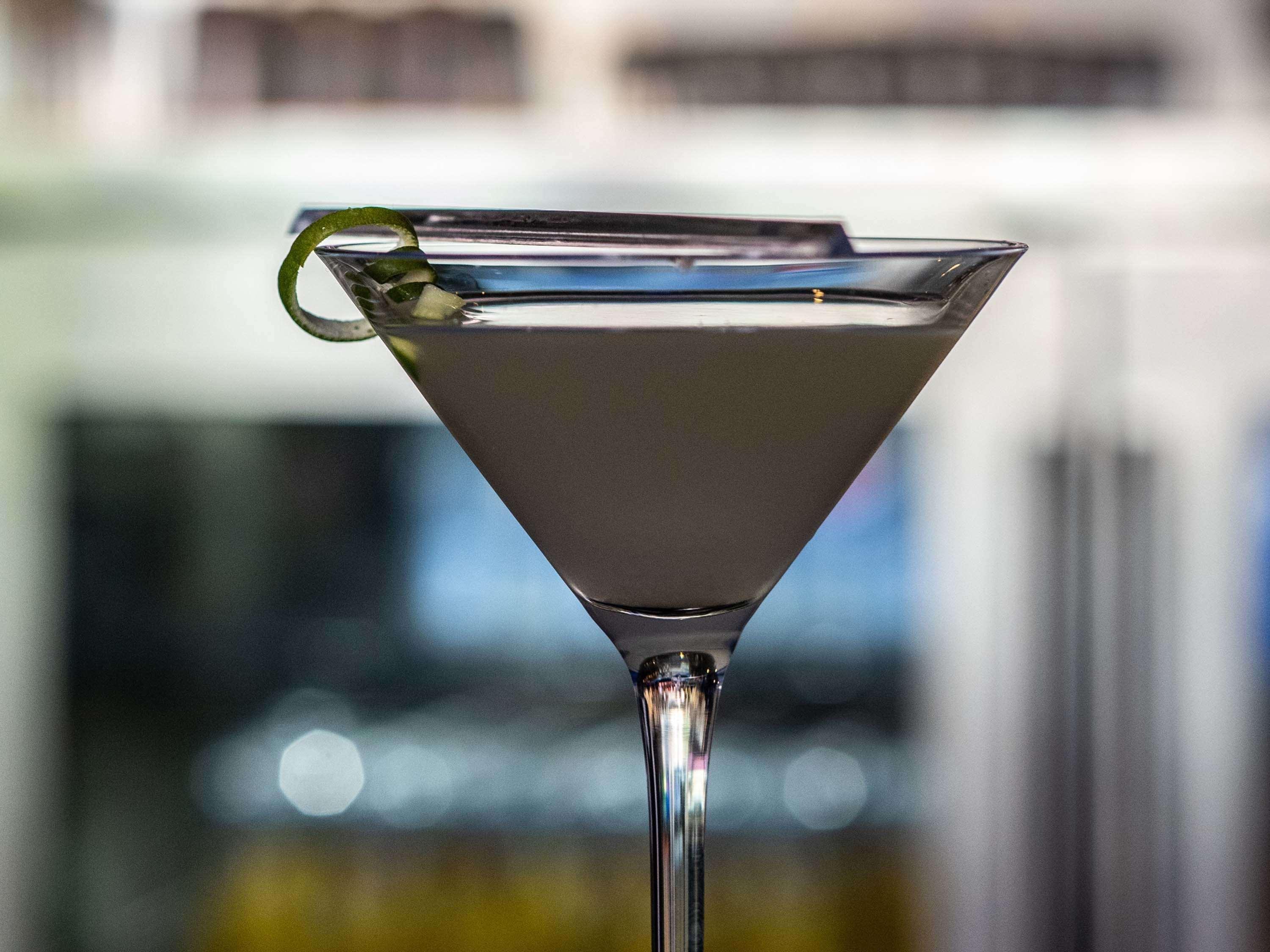 Mercure Hyderabad Kcp Banjara Hills, An Accor Hotel Exteriér fotografie A Vesper cocktail
