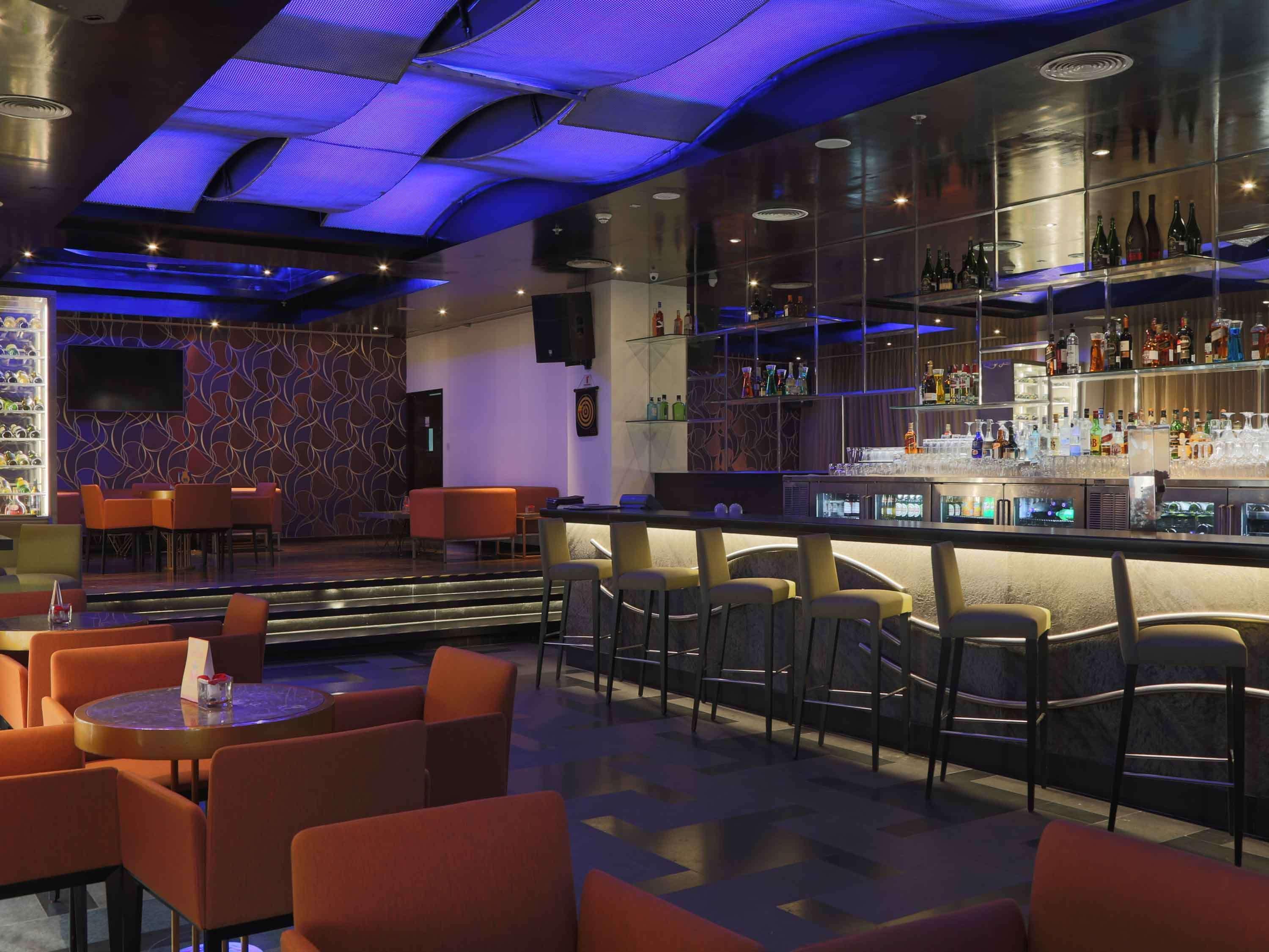 Mercure Hyderabad Kcp Banjara Hills, An Accor Hotel Exteriér fotografie The bar at the 101 bar
