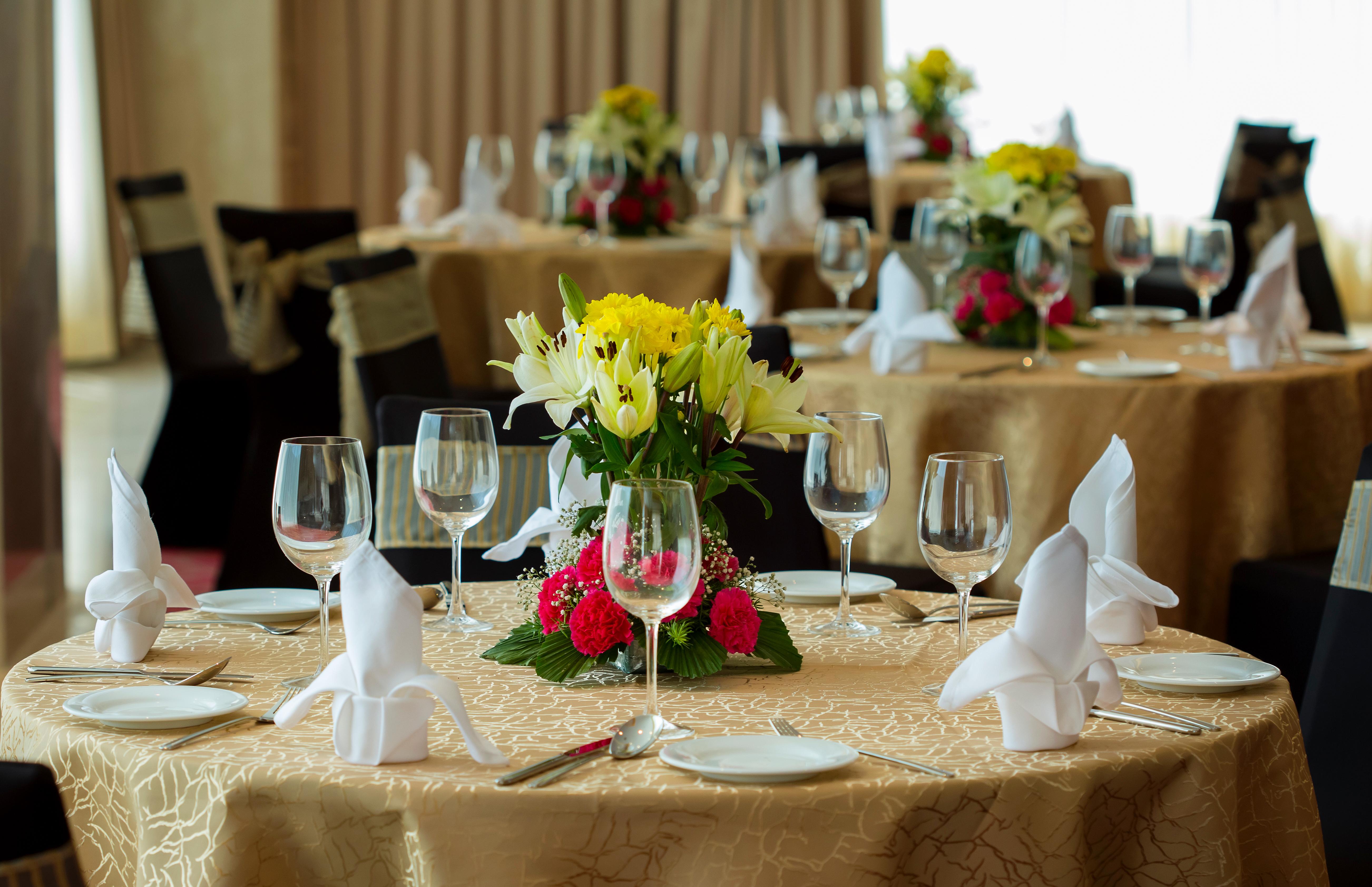 Mercure Hyderabad Kcp Banjara Hills, An Accor Hotel Exteriér fotografie A table set for a formal dinner