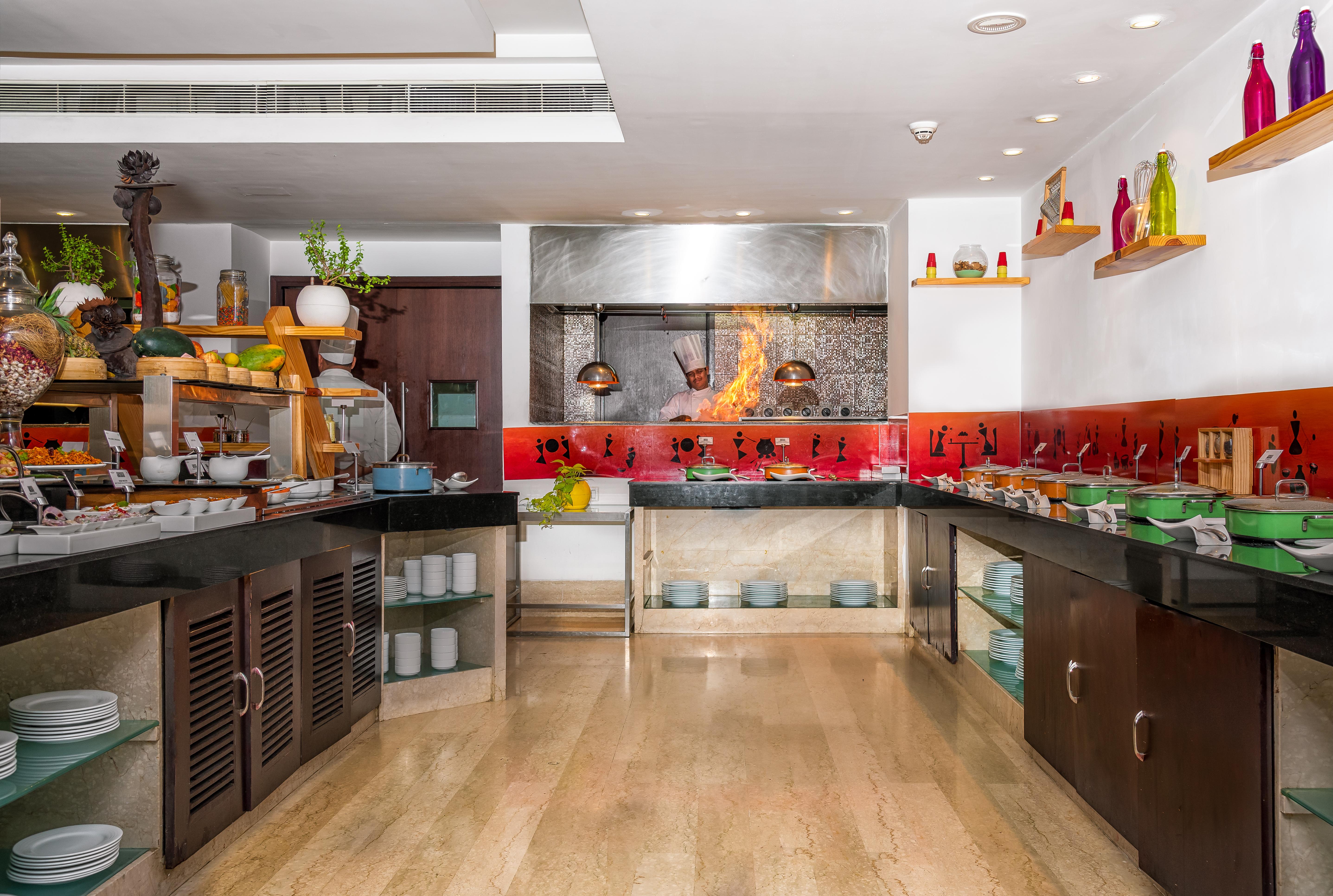 Mercure Hyderabad Kcp Banjara Hills, An Accor Hotel Exteriér fotografie A commercial kitchen
