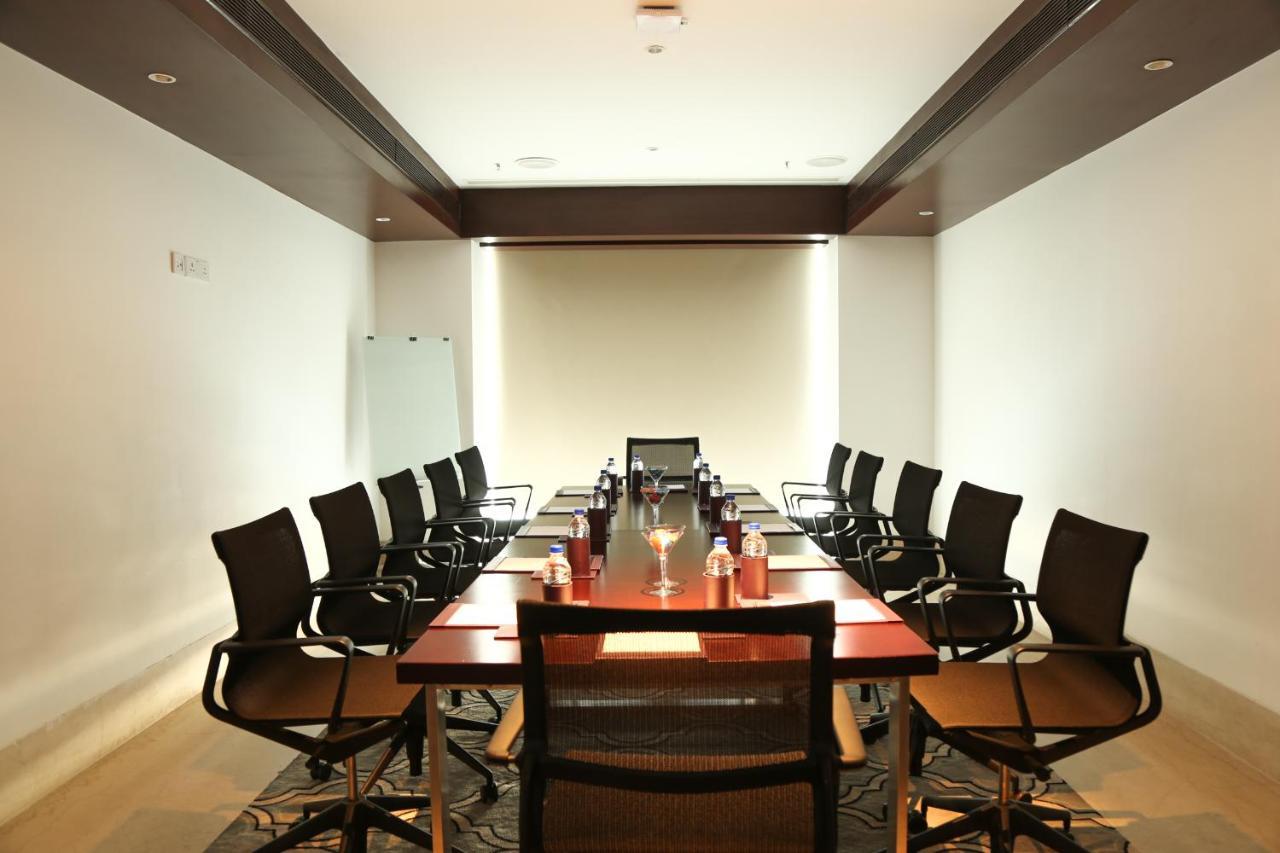 Mercure Hyderabad Kcp Banjara Hills, An Accor Hotel Exteriér fotografie A boardroom